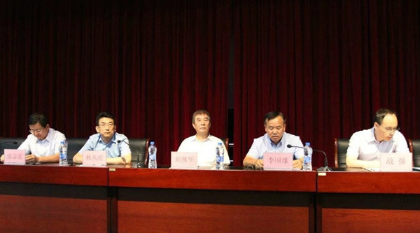 校党委常委、副校长李国雄致辞