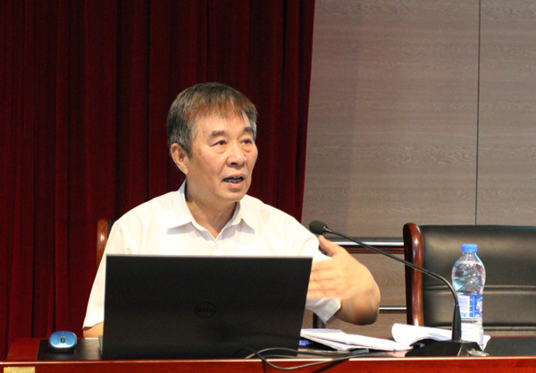 刘燕华参事作报告