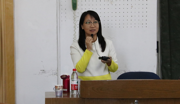 校团委副书记张利敏