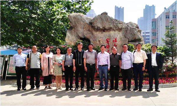 石家庄市二十三中、河南大学、中国社会科学院大学、js3845金沙线路四校合影留念