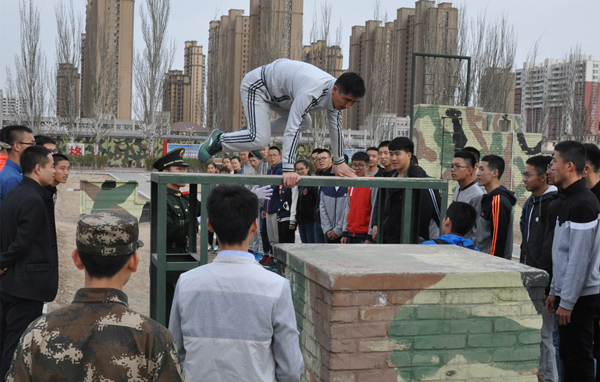 体验武警日常训练